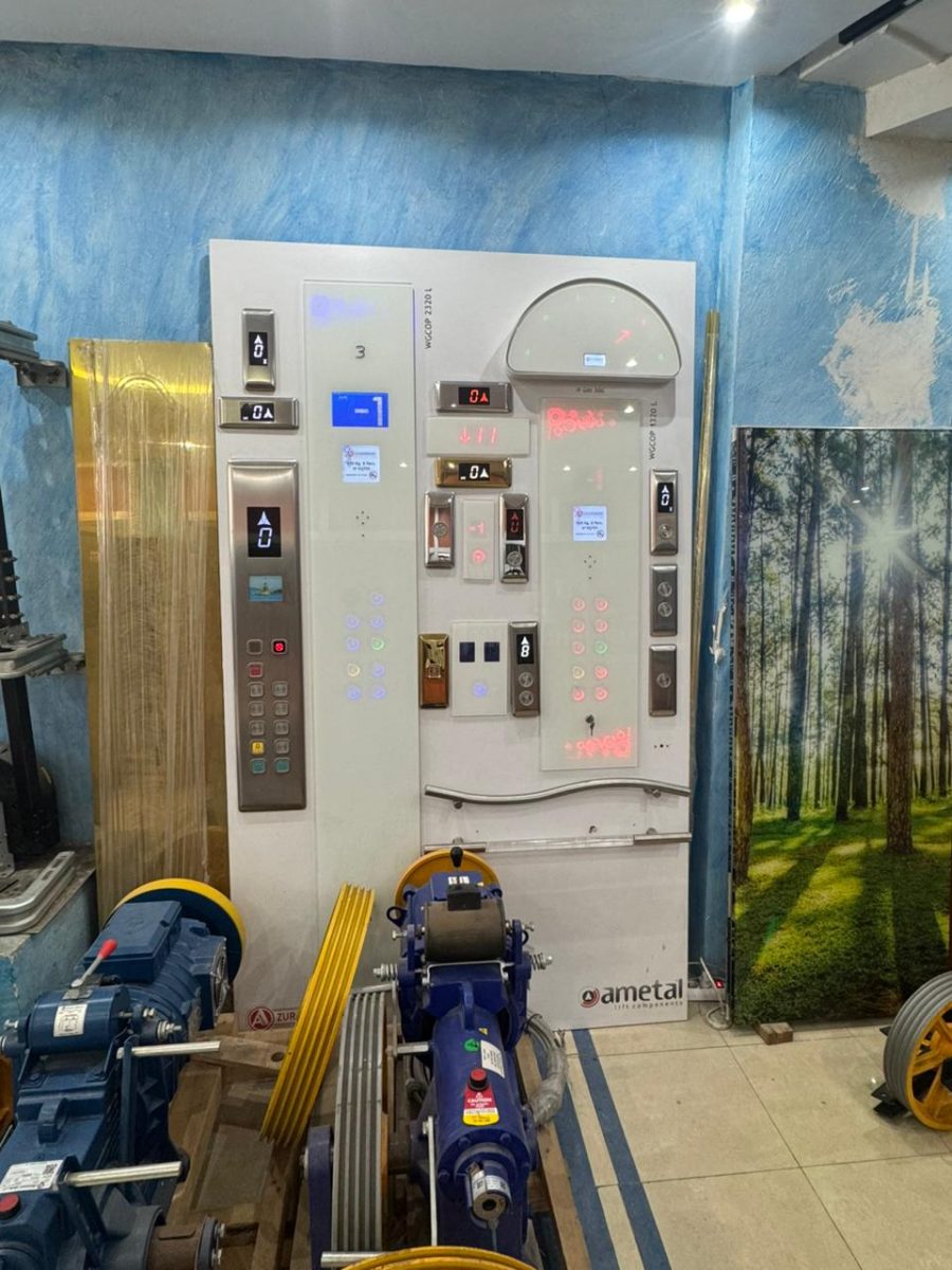 Présentoir de composants d'ascenseur en showroom
