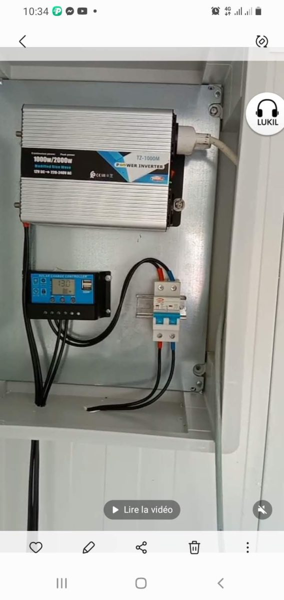 Coffret solaire à onduleur et régulateur de charge
