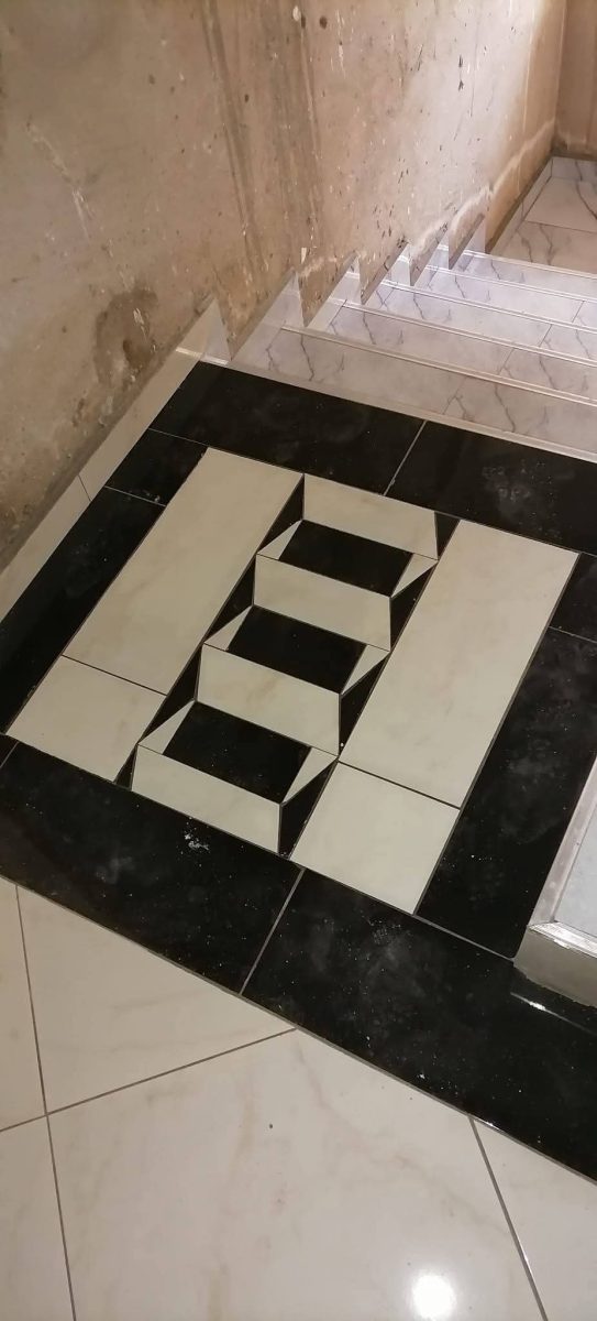 Palier à marqueterie de carreaux noirs et blancs en 3D
