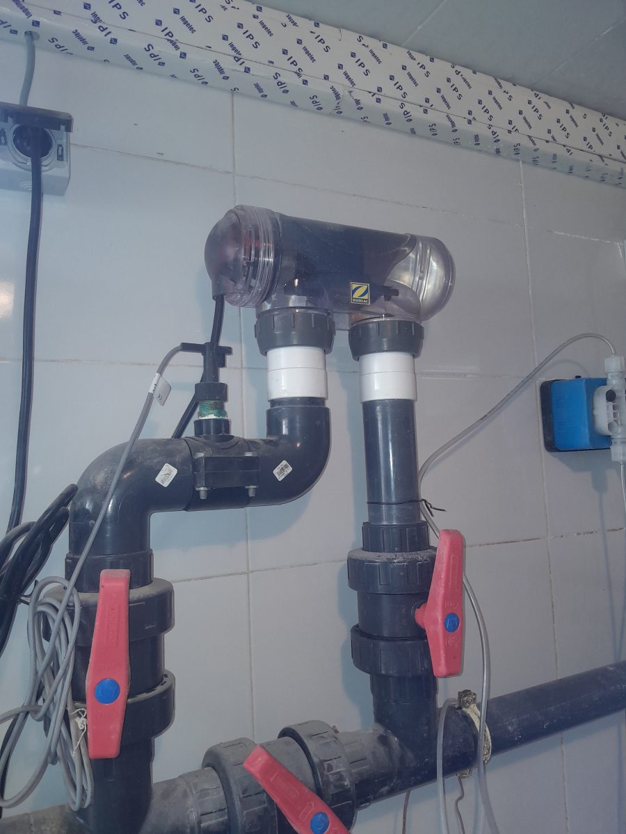 Cellule d'électrolyse au sel et vannes PVC
