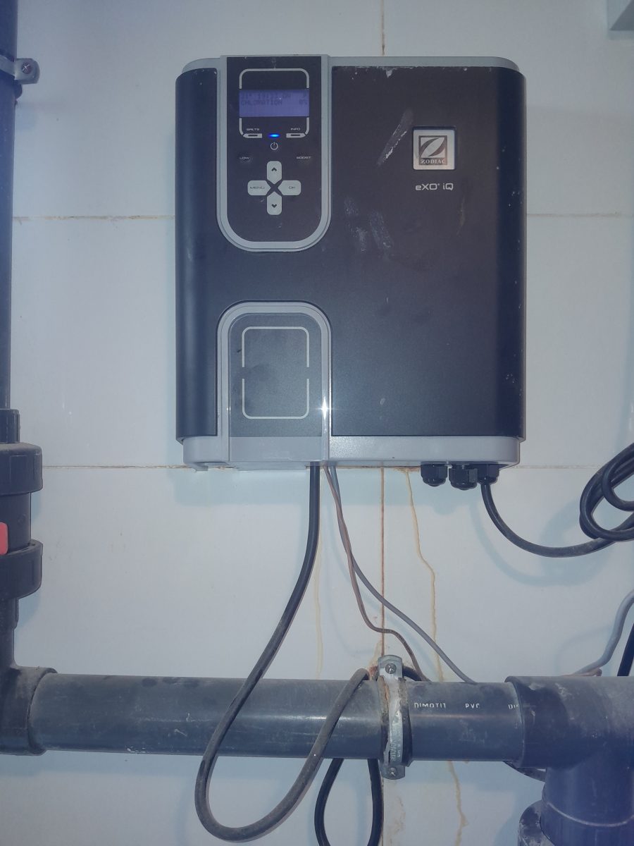 Boîtier de régulation et d'électrolyse de piscine