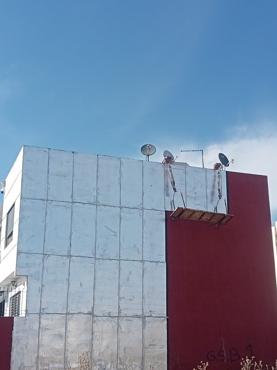 Pignon à étanchéité aluminium réfléchissante