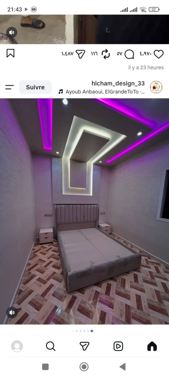 Chambre à faux plafond à gorge LED violette