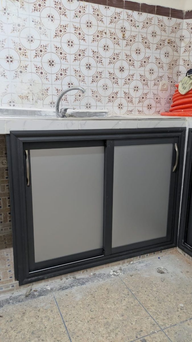 Meuble sous évier à châssis coulissant en aluminium