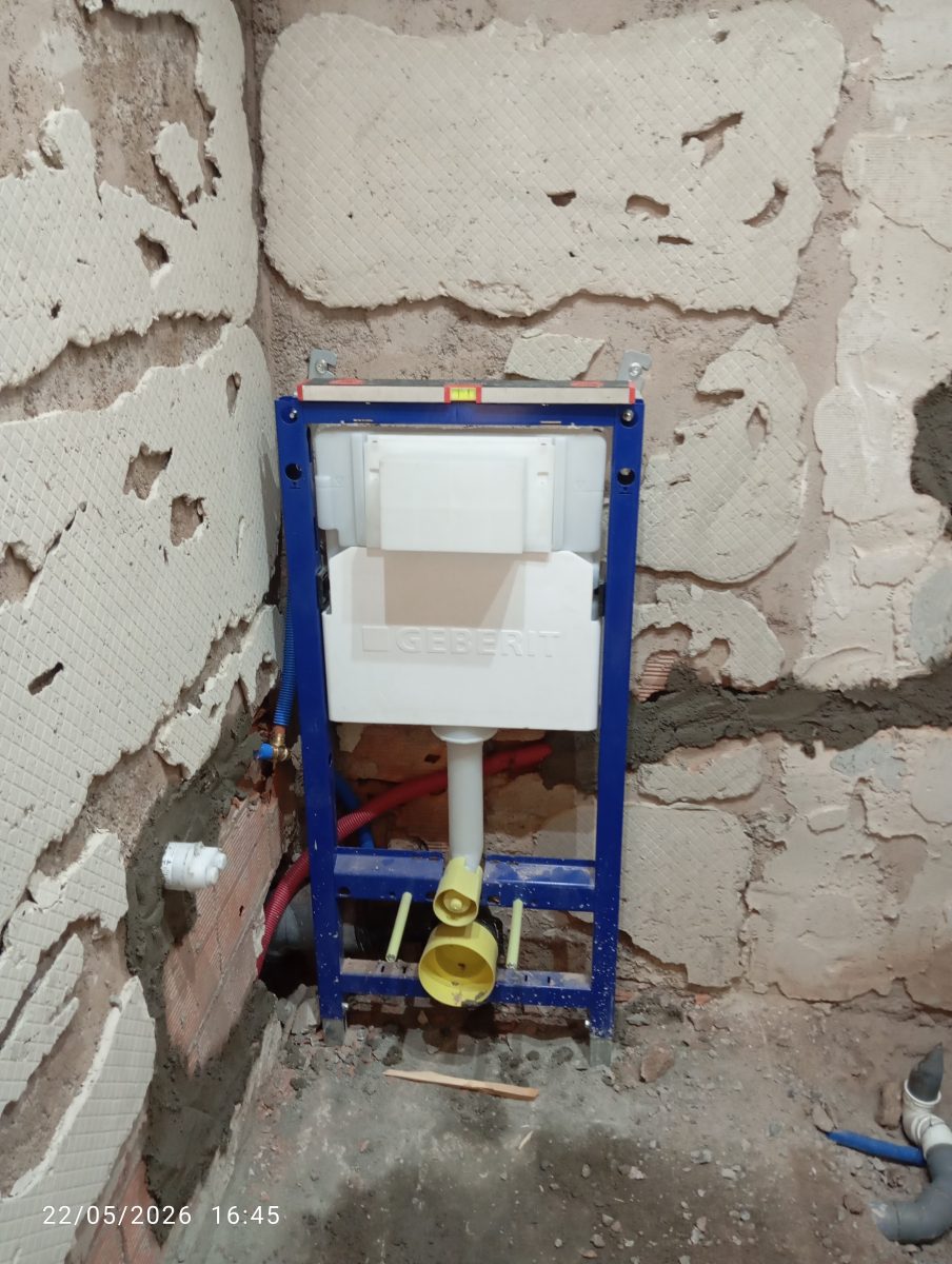 Cabinet de WC en gros œuvre à bâti-support