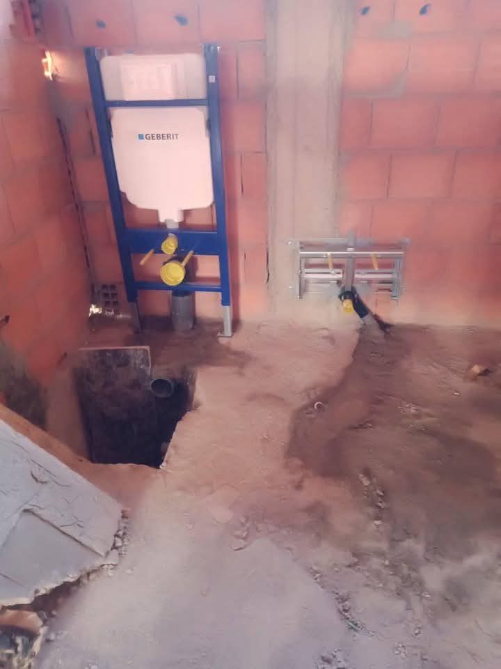 Cabinet de WC en gros œuvre à bâti-support