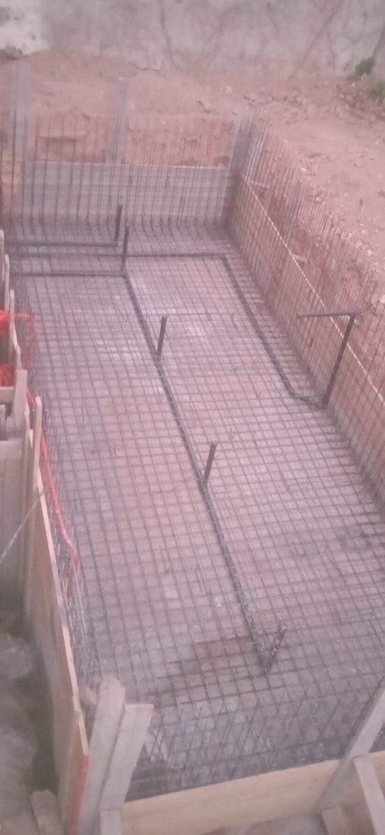 Ouvrage en béton armé ferraillé dans une fouille