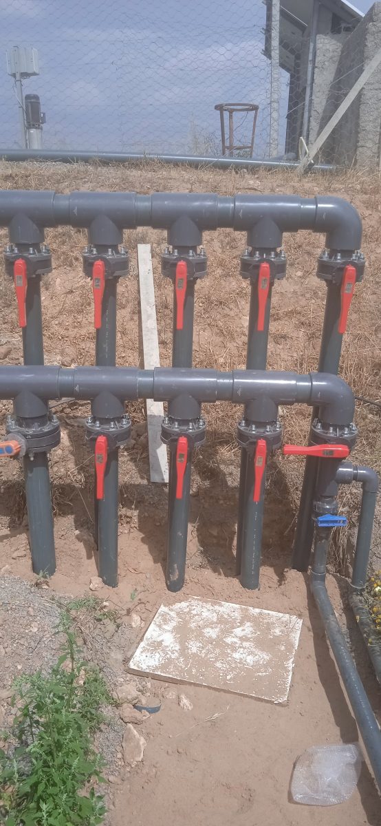 Collecteur de distribution d'eau en PVC à vannes