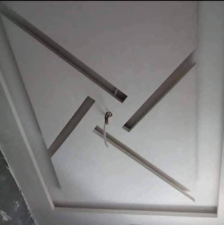 Faux plafond en plâtre à bâtons diagonaux