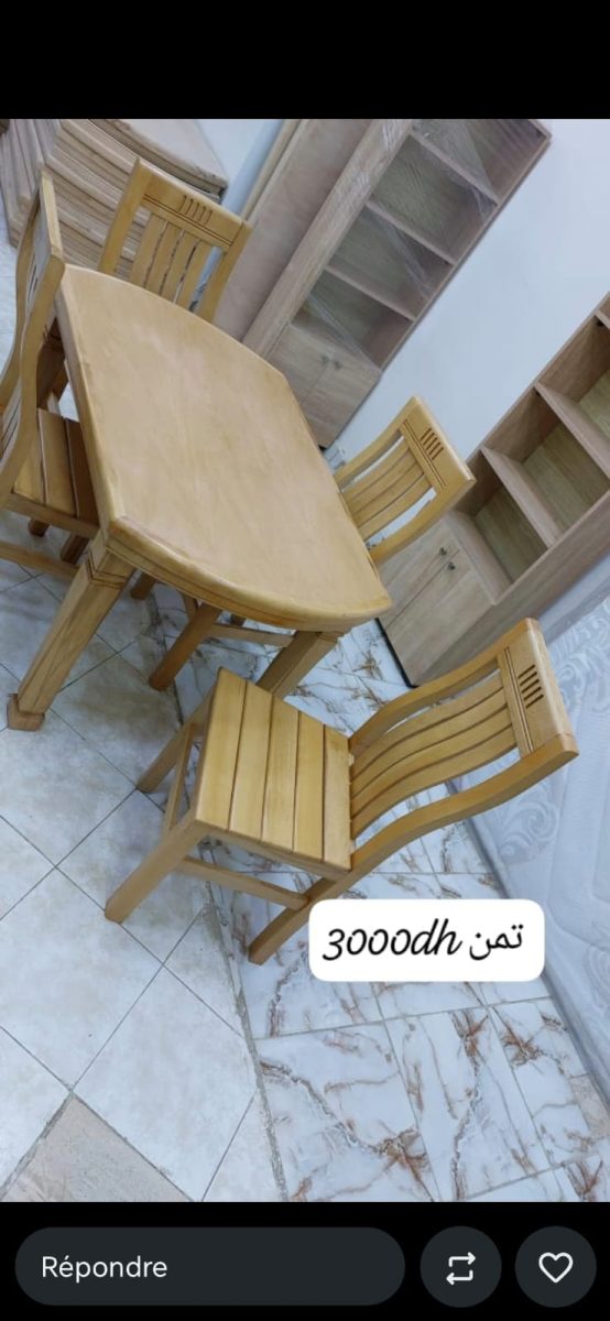Ensemble de salle à manger en bois clair