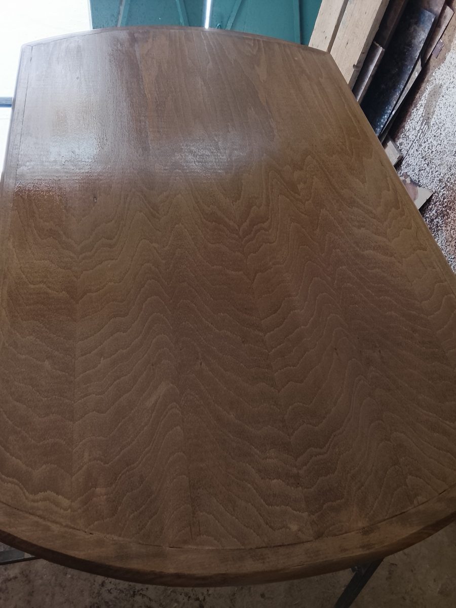 Plateau de table ovale en bois massif verni