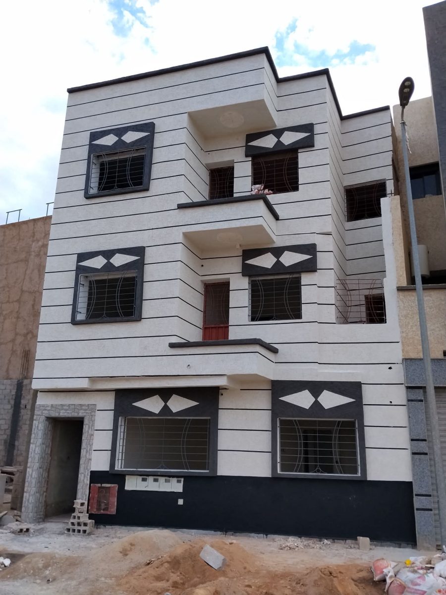 Façade d'immeuble bicolore à motifs losange
