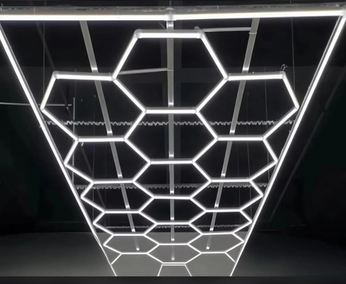 Éclairage LED hexagonal en nid d'abeille