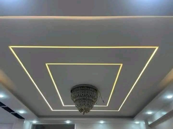Faux plafond à encadrement lumineux LED carré