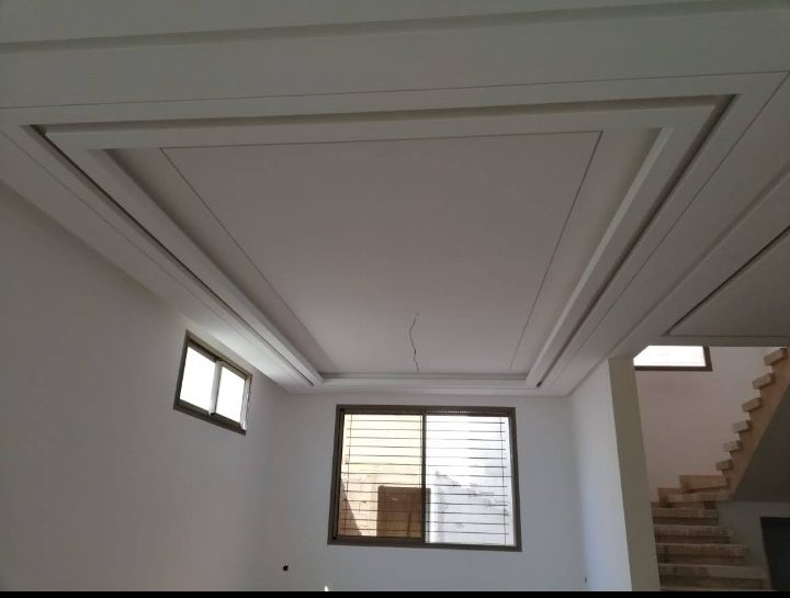Faux plafond en plâtre à caisson mouluré
