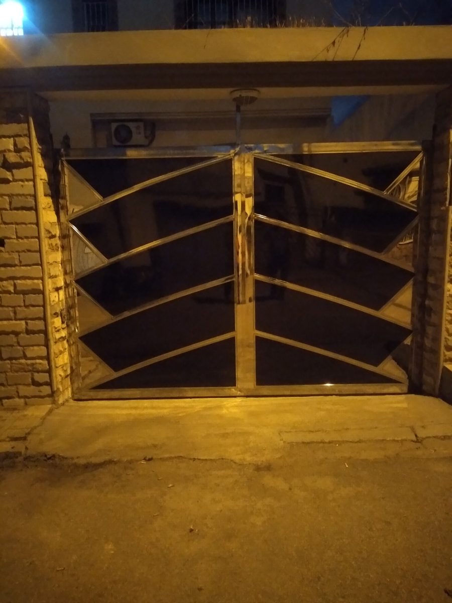Portail de garage en inox à motif de chevrons