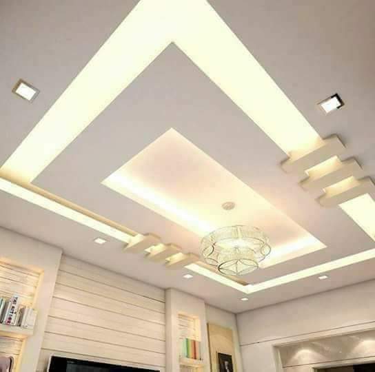 Faux plafond à gorges LED en cascade et lustre