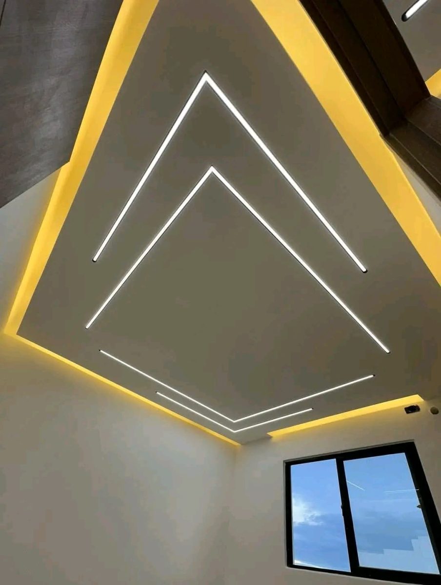 Faux plafond à chevrons lumineux LED