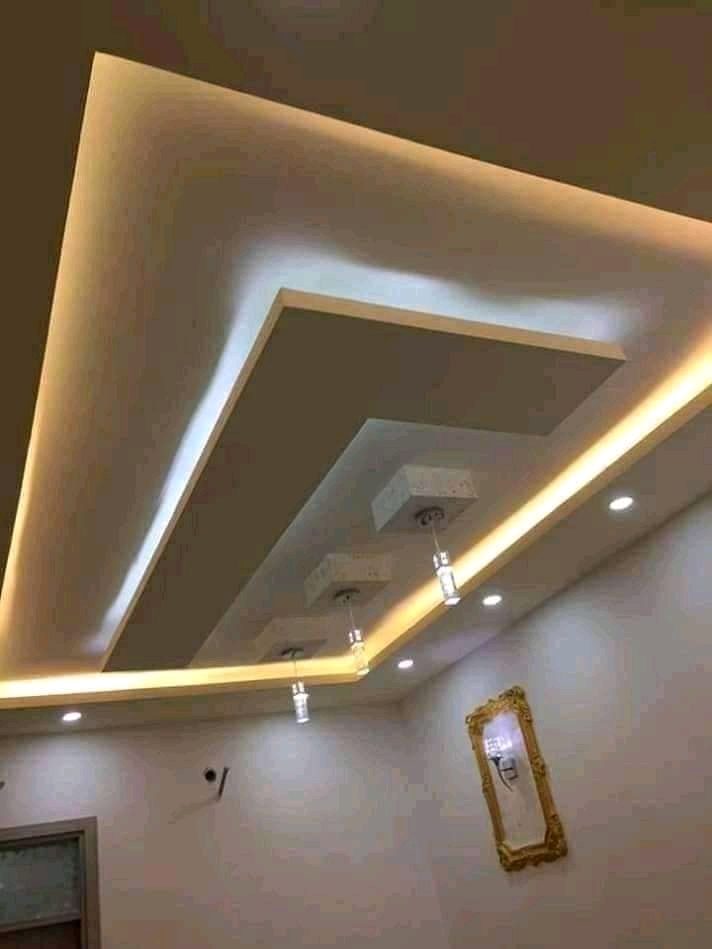 Faux plafond rétroéclairé à suspensions cubiques