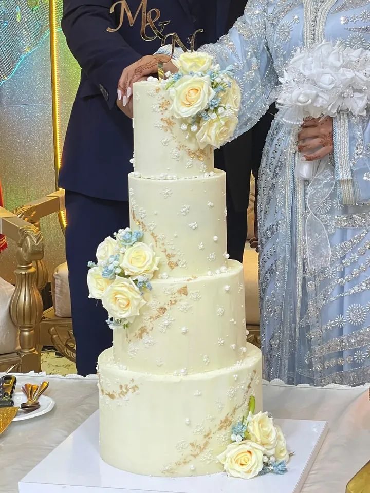 Wedding cake ivoire à quatre étages