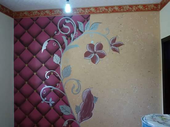 Mur décoratif peint en capitonnage et fleurs