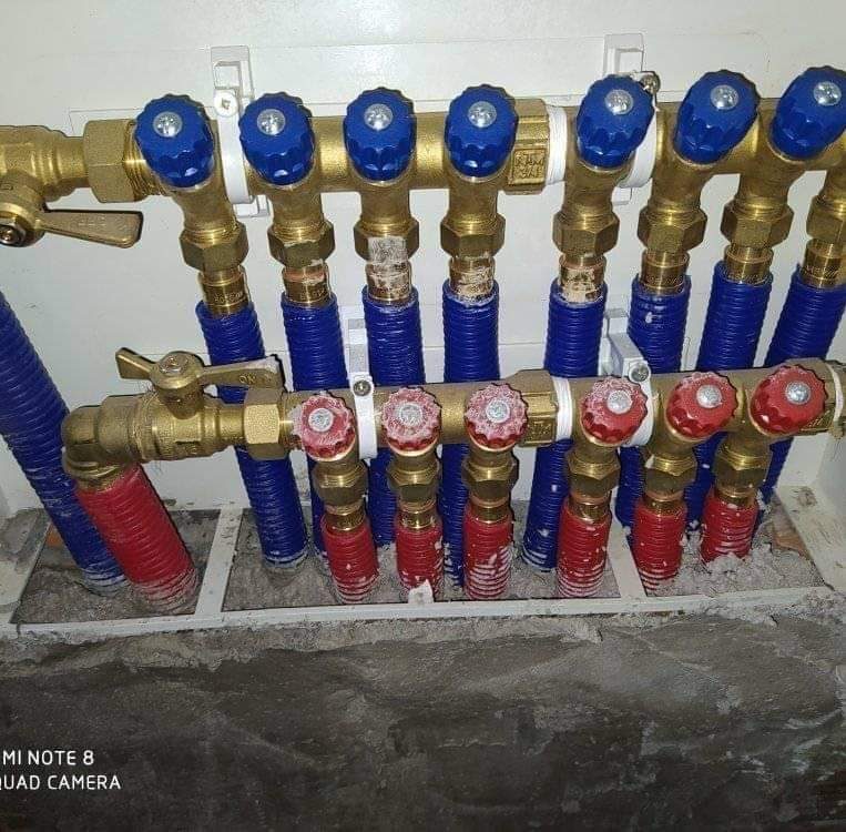 Collecteur de distribution d'eau en laiton à vannes