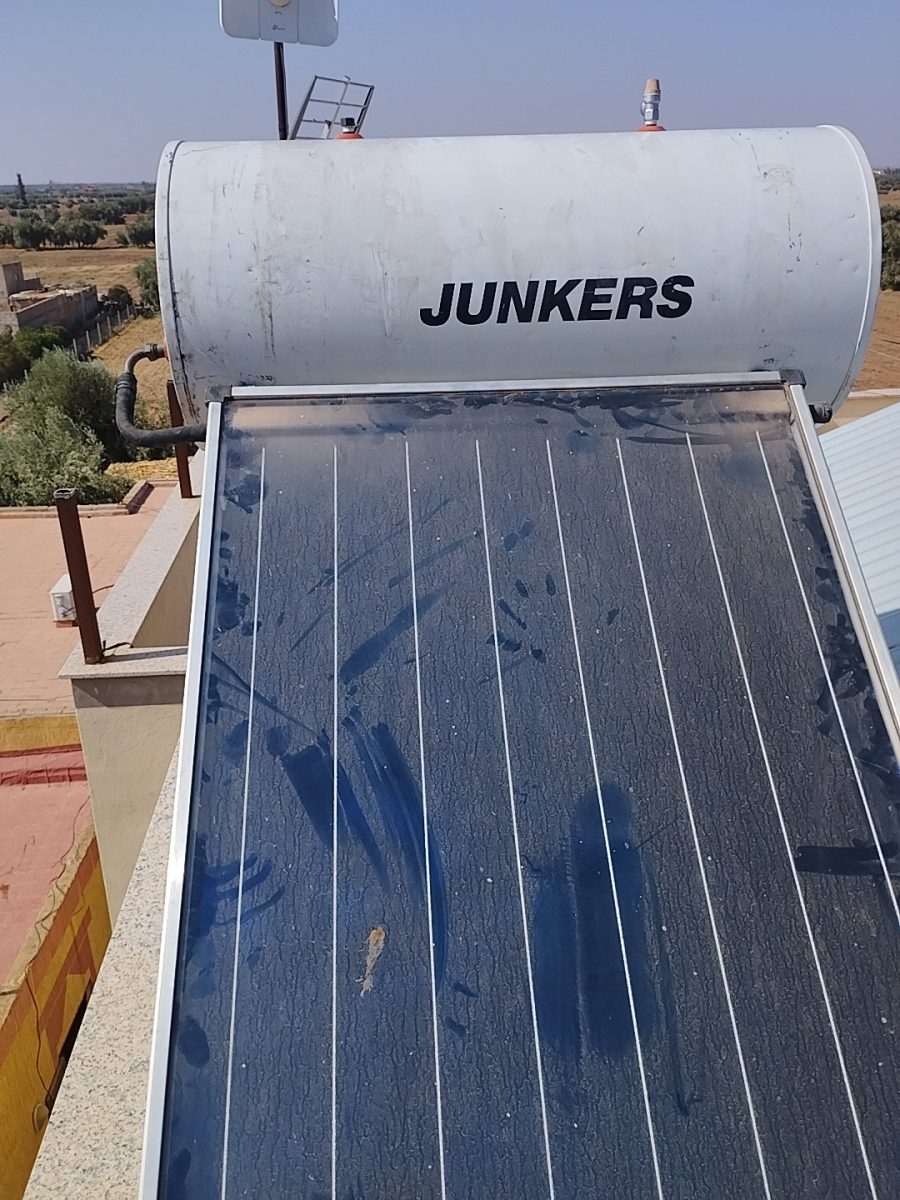 Chauffe-eau solaire thermique sur une terrasse