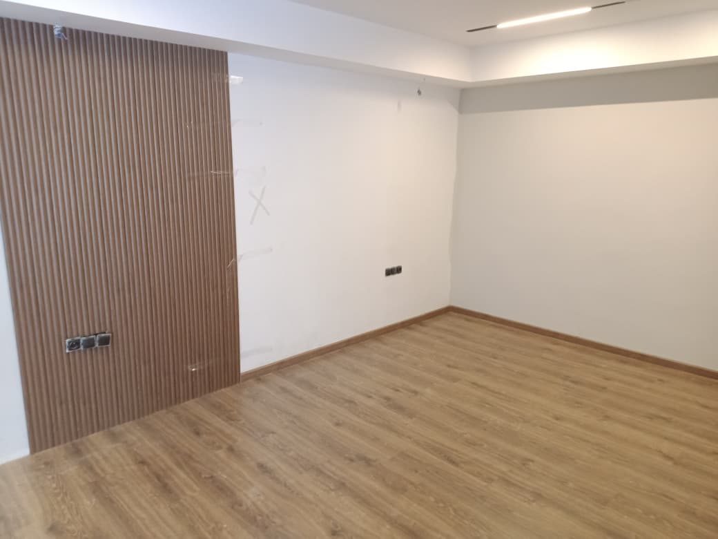 Peinture / Tadelakt, Électricien à Tanger — Abdennabi Aboulkheir