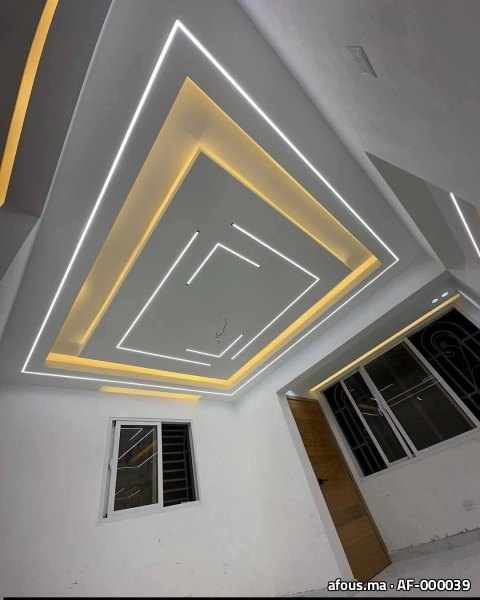 Faux plafond à cadres en losange à lignes lumineuses LED