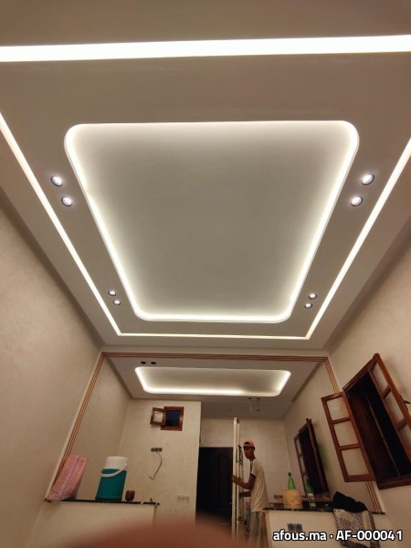 Faux plafond à caisson trapézoïdal à gorge LED et liseré