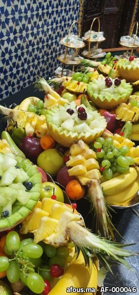 Buffet de fruits sculptés en présentation événementielle — Rabat