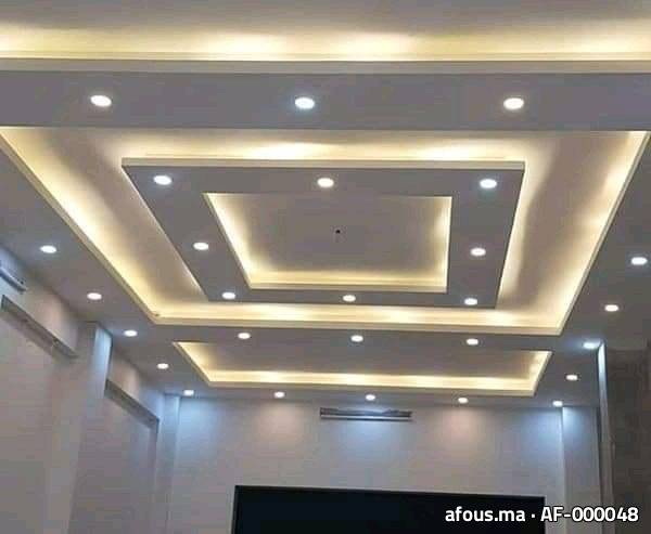 Faux plafond en plâtre à cadres concentriques et spots — Safi