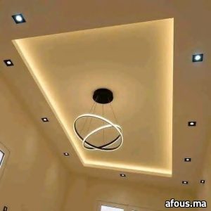 Faux plafond à cadre rétroéclairé LED et suspension à anneaux — Nador