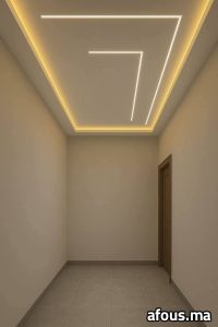 Faux plafond à contour lumineux LED trapézoïdal dans un couloir — Témara