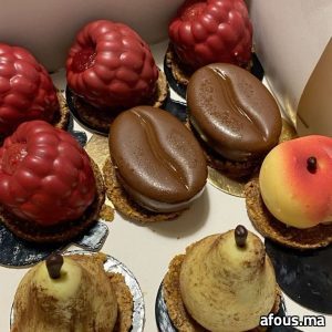 Boîte d'entremets framboise, cafe et poire tiramisu — Fès