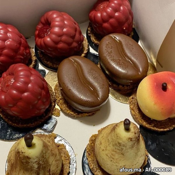 Boîte d'entremets framboise, cafe et poire tiramisu