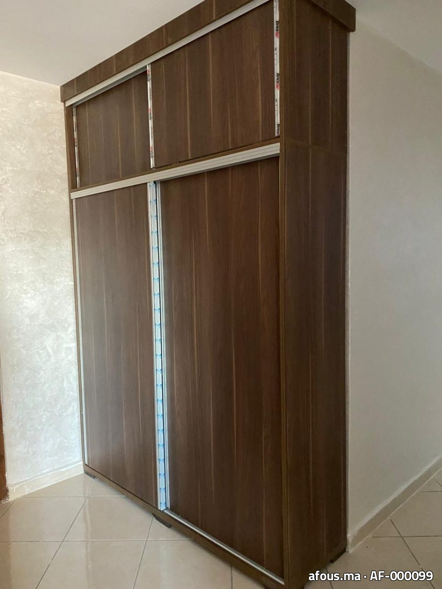 Placard coulissant en bois noyer — Tanger