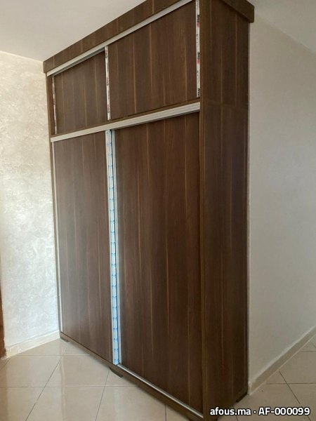 Placard coulissant en bois noyer