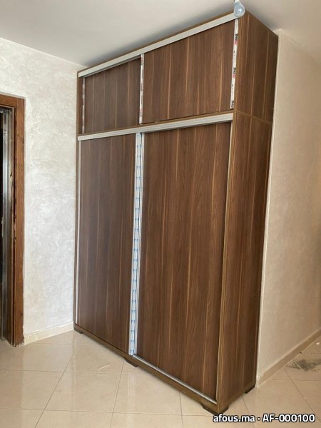 Placard coulissant avec rangements hauts