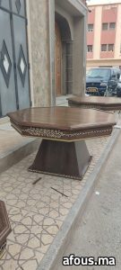 Table basse octogonale en mélamine effet noyer à pied pyramidal — Nador