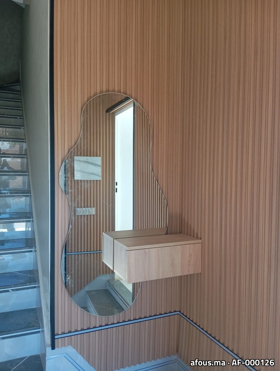 Habillage d'entrée en tasseaux de chene à miroir organique — Tanger