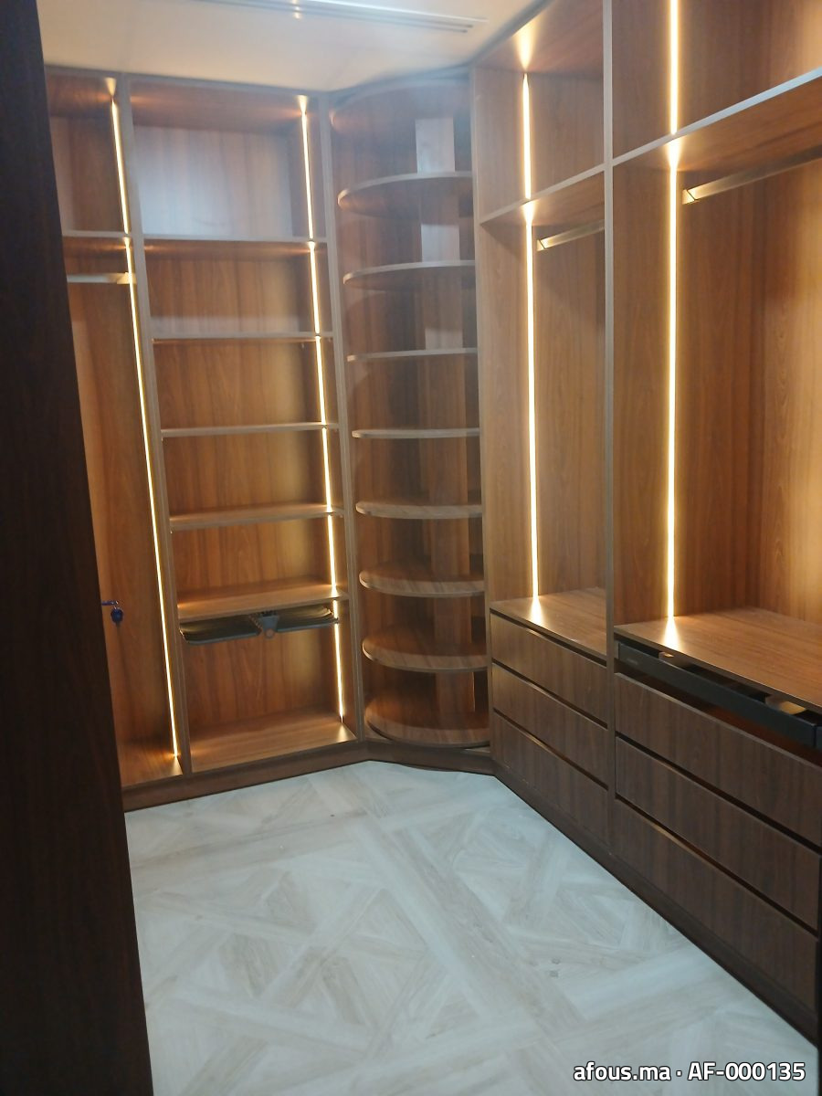 Dressing d'angle en noyer à colonne pivotante et éclairage LED — Oujda