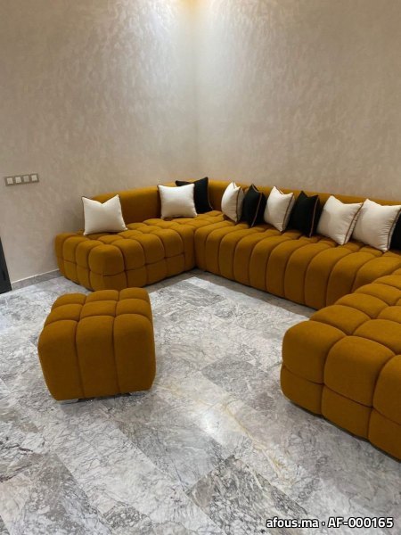 Canapé d'angle en U matelassé jaune moutarde avec pouf