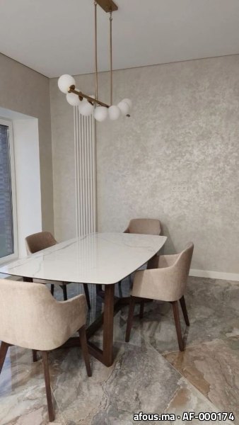 Coin repas à enduit décoratif beige