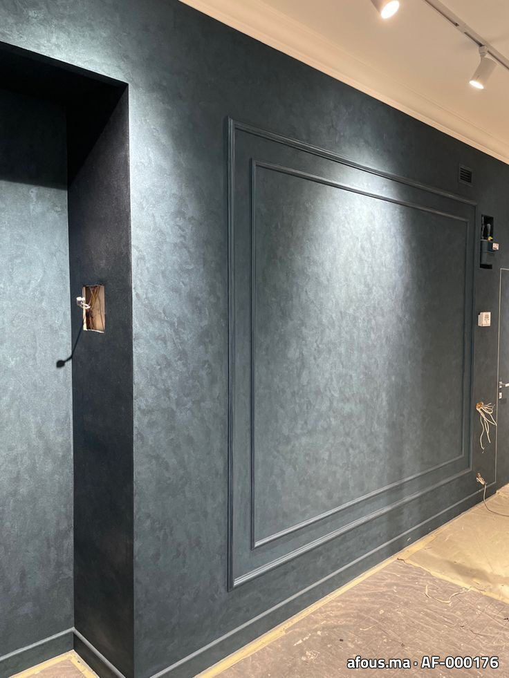 Enduit décoratif anthracite à moulure — Oujda