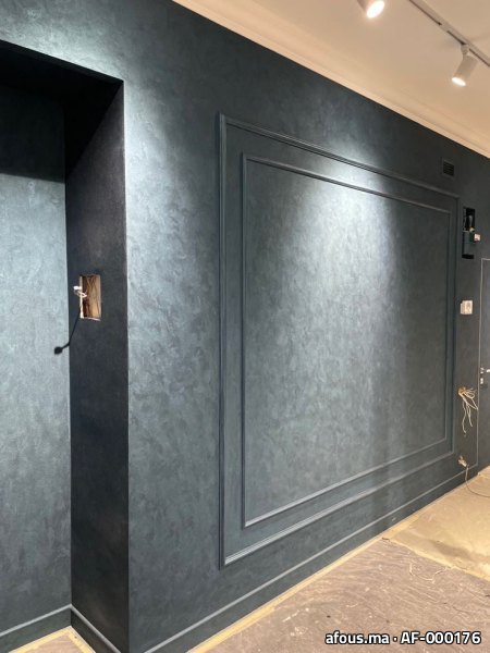 Enduit décoratif anthracite à moulure