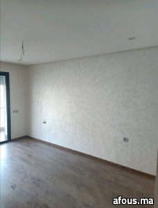 Mur en enduit décoratif métallisé effet marbré gris-argenté — Tanger