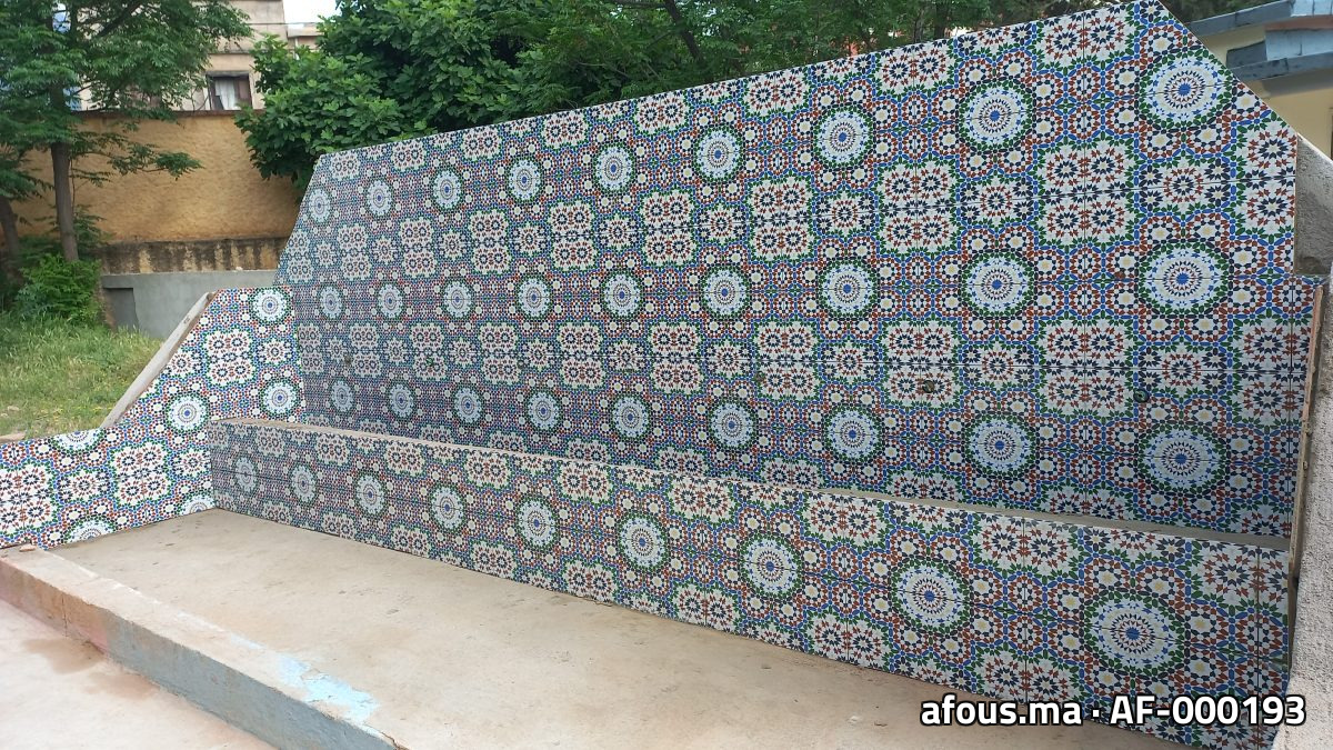 Banquette en zellige marocain — Béni Mellal