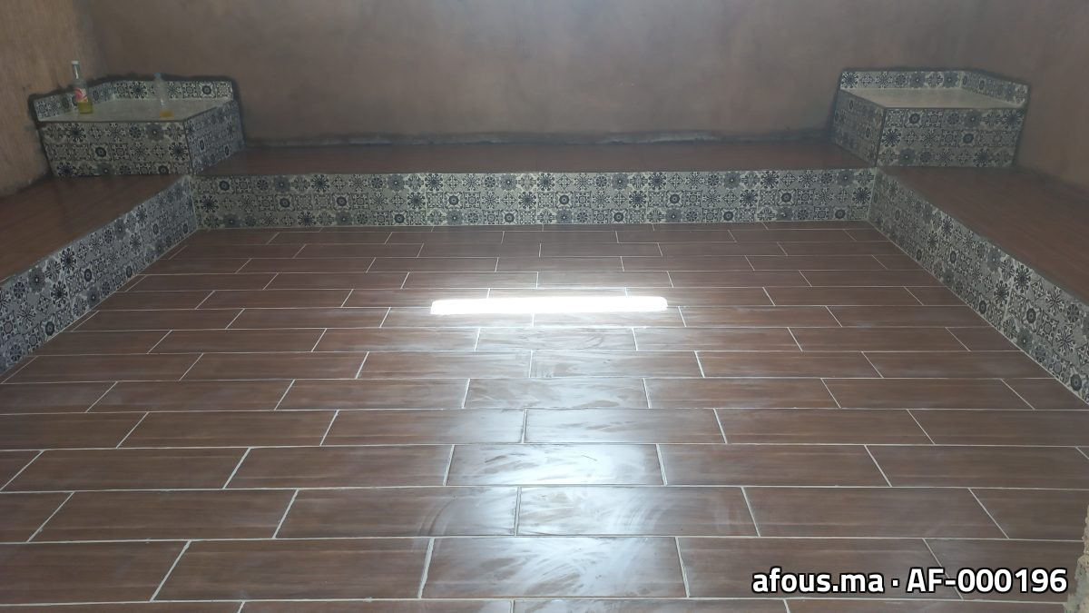 Carrelage imitation bois et frise — Béni Mellal