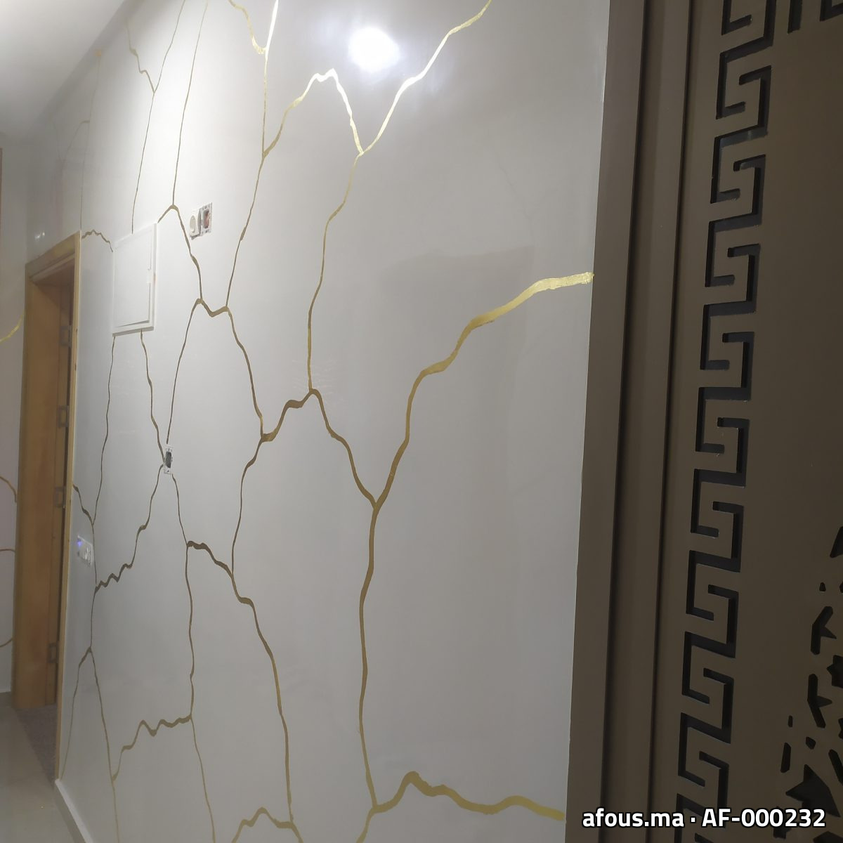 Couloir en peinture décorative effet marbre veiné d'or — Fkih Ben Salah